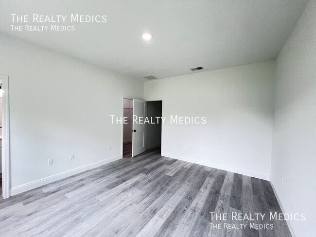 Building Photo - 486 Marion Oaks Ln