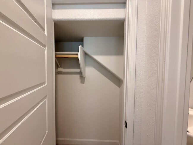 Building Photo - 3 BED 2.5 BATH 2 CAR GARAGE TOWNHOUSE IN CADENCE HENDERSON WITH LOFT