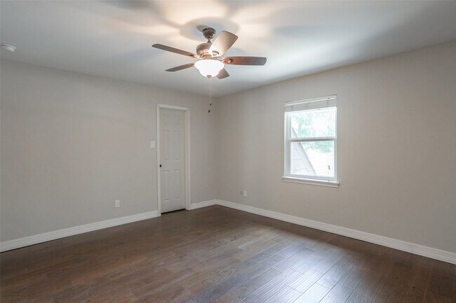 Building Photo - 730 Bison Dr