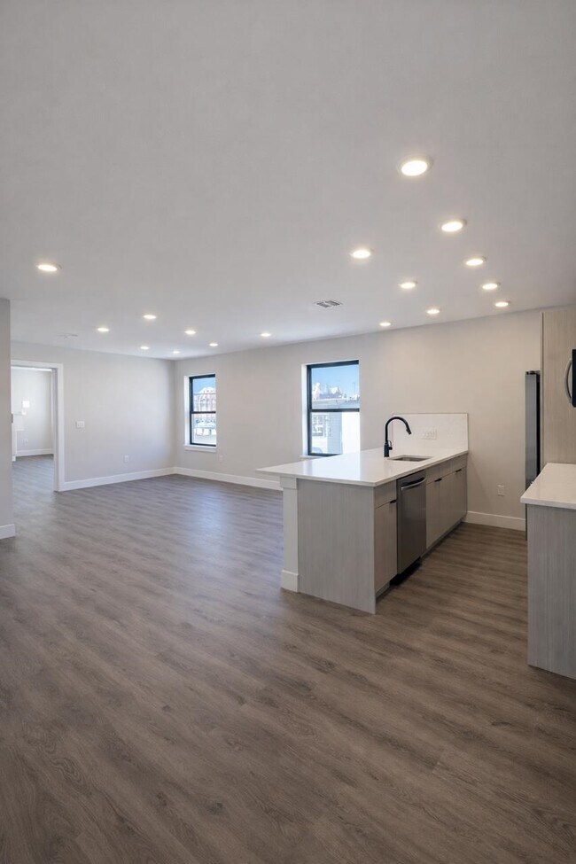 Building Photo - 207 39th St