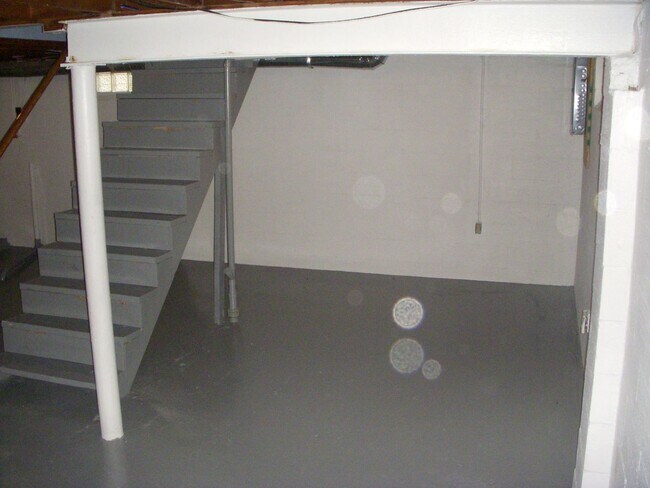 Building Photo - **REMODELED 2-BEDROOM HOUSE!**