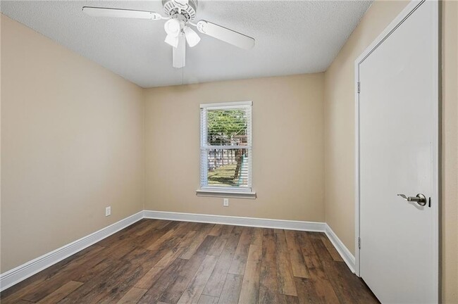 Building Photo - 2216 Teal St