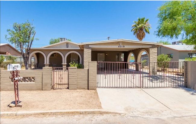 Primary Photo - 4319 S 15th Ave