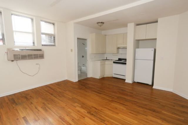 Building Photo - 909 W Dakin St