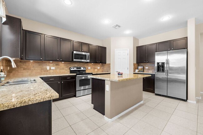 Building Photo - 4 Bedroom Home with Community Pool in Vail...