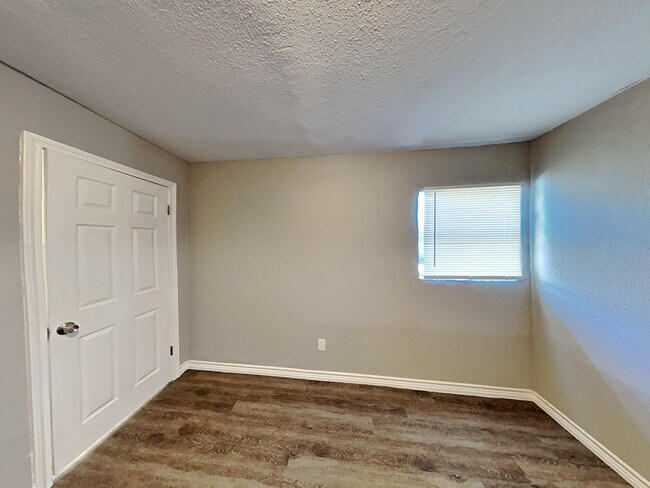 Building Photo - 1611 La Manda Blvd