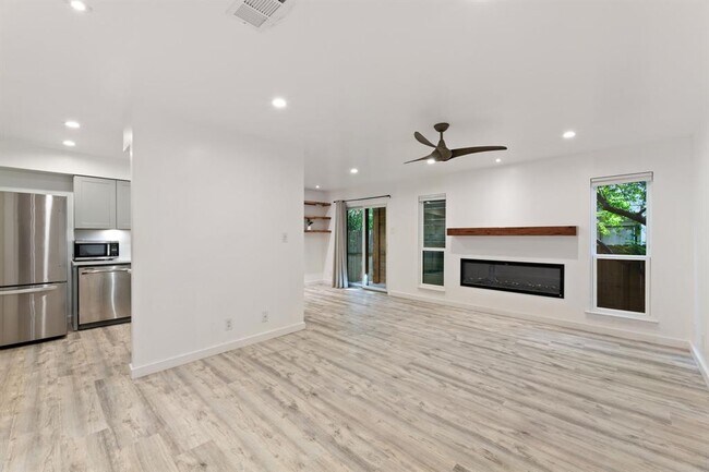 Building Photo - 5602 Woodrow Ave