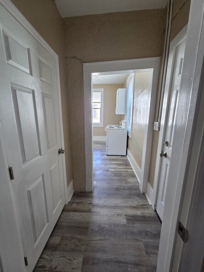 Building Photo - 930 Murphy St