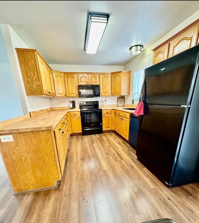 Building Photo - 1122 E 300 S