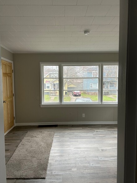 Building Photo - 112 W 3rd St N