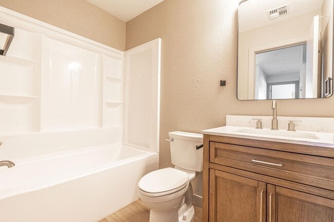 Building Photo - 5739 W Monte Vista Rd