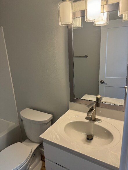 Building Photo - 3338 Frontgate Dr