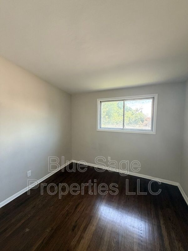 Building Photo - 205 Juniper Rd