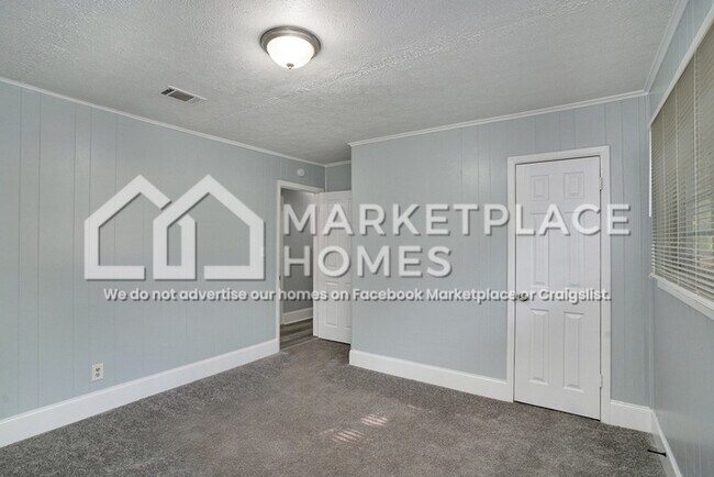 Building Photo - 6258 Green Acres Dr SW