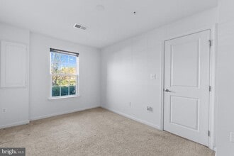 Building Photo - 5365 S Center Dr