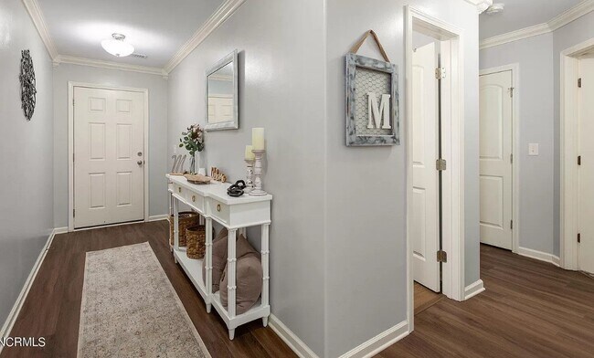 Building Photo - Charming 3 bedroom 2 bath ranch style home...