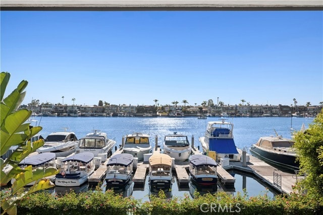 Building Photo - 2572 Bayshore Dr