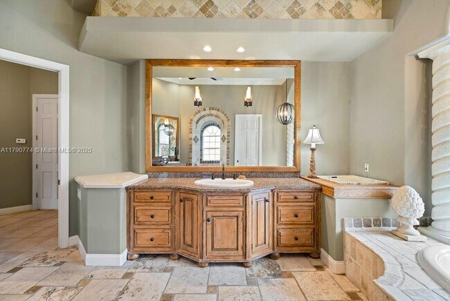 Building Photo - 2357 Alaqua Dr