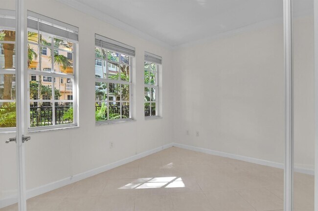 Building Photo - 2441 San Pietro Cir