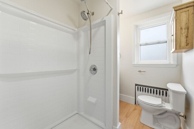 Building Photo - Beautiful, Newly Updated 3 Bedroom/1.5 Bath on quiet street near Pittsburgh's North side. AVAILAB...