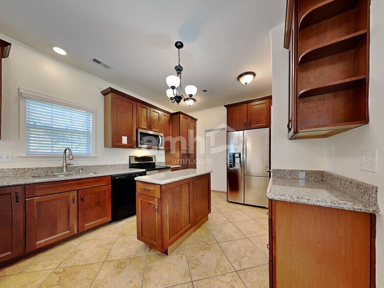 Building Photo - 103 Poplar Woods Dr