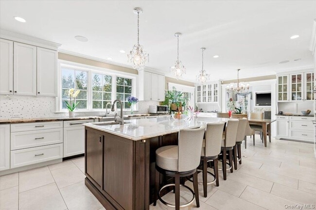 Building Photo - 47 Greenacres Ave