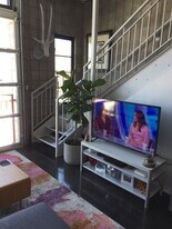 Building Photo - 360 Broadway