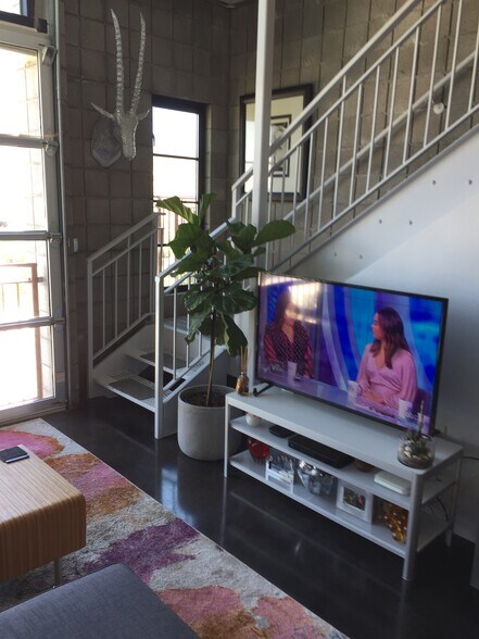 Primary Photo - 360 Broadway