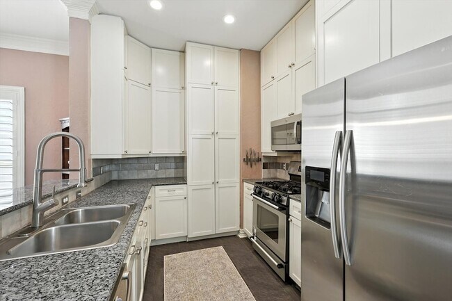 Building Photo - 1500 Pecos St