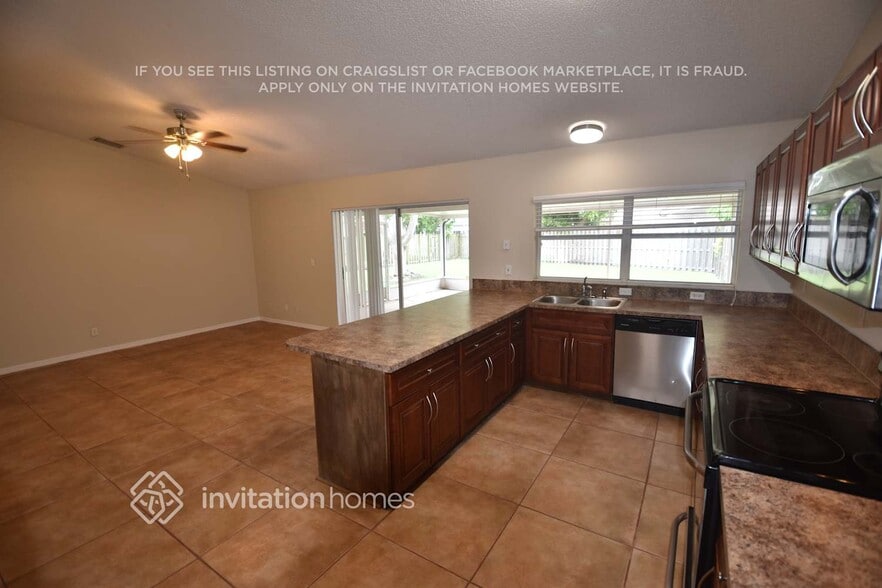 Building Photo - 7171 Saratoga Waters Way