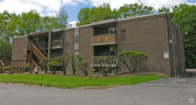 Primary Photo - Hillcrest Apartments