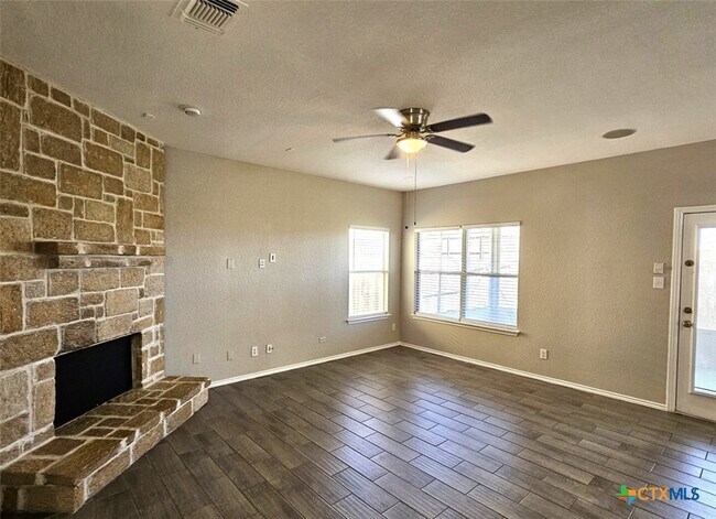 Building Photo - 316 Julian Point