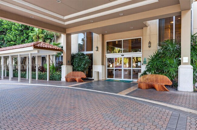 Building Photo - 19501 W Country Club Dr