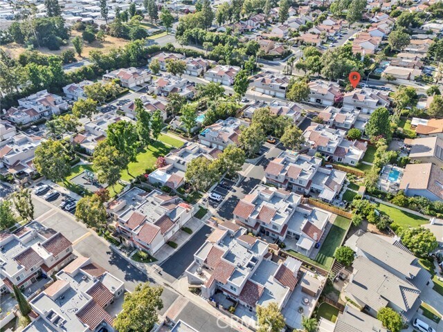 Building Photo - 9764 Huntington Dr