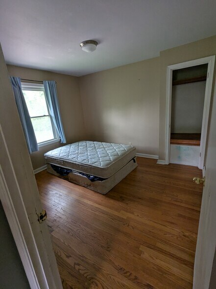 Building Photo - 916 Barton Pl