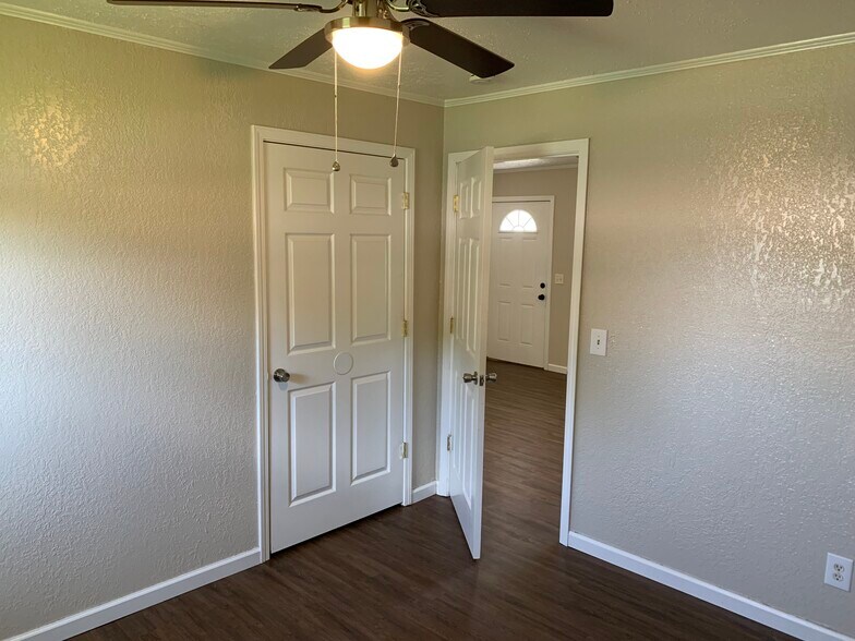 Building Photo - 610 Watauga Rd