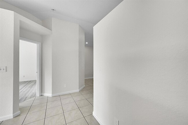 Building Photo - 5642 NW 118th Dr