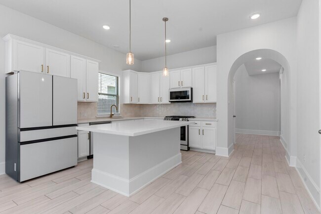 Building Photo - 7019 Winterberry Gln Ln