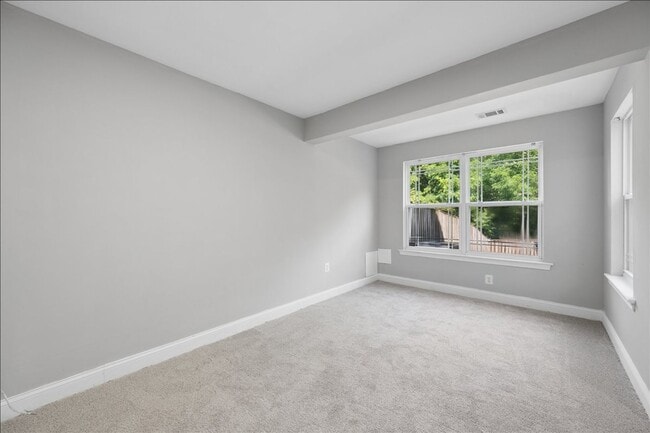 Building Photo - 1004 Collindale Ave