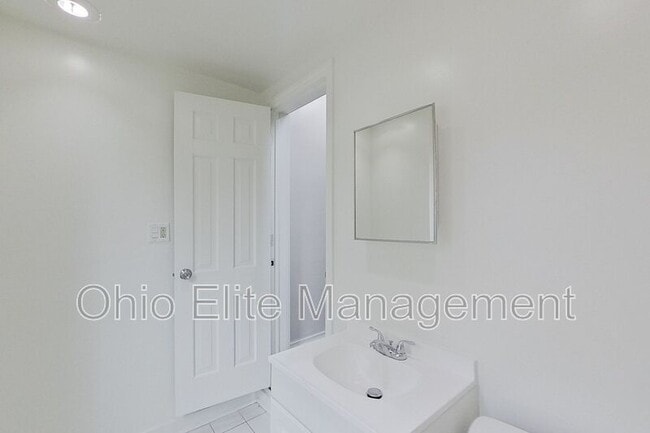 Building Photo - 1695 E Weber Rd