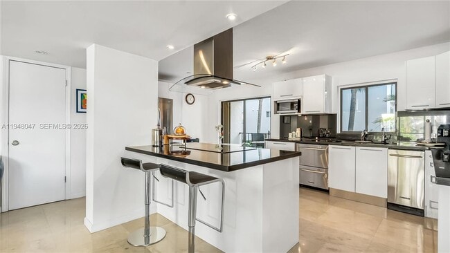 Building Photo - 10090 Bay Harbor Terrace