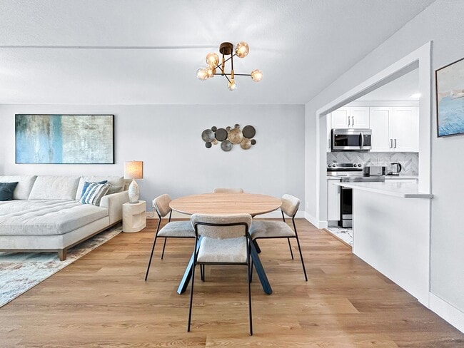 Building Photo - Available on May 27 - Stunning Furnished Waterfront Condo – 2 Beds / 2 Baths with Gulf-to-Bay Views!