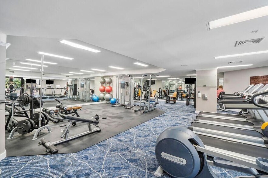 Building Photo - 801 S Olive Ave