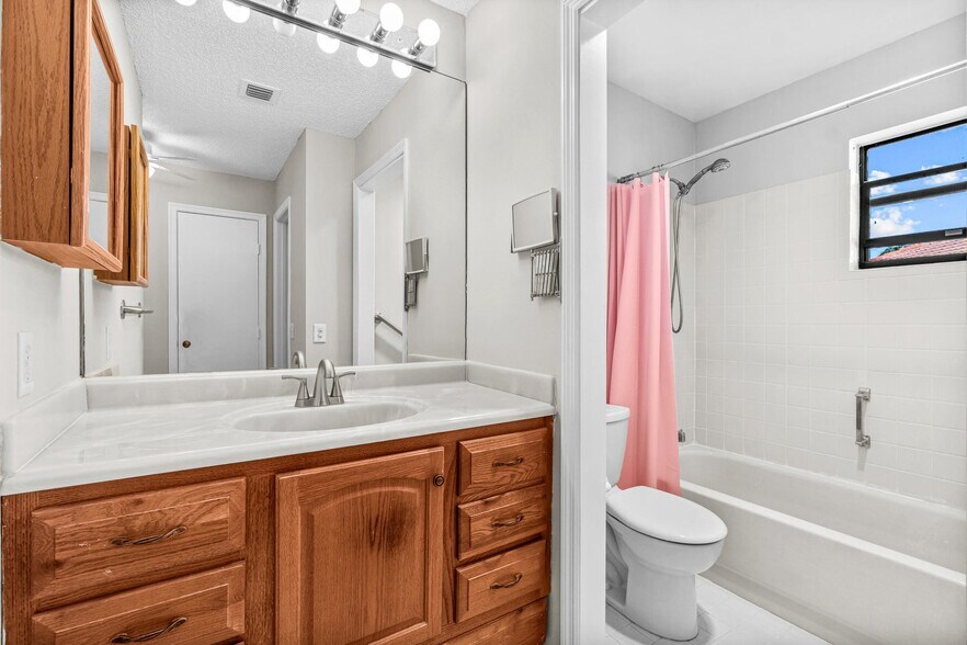 Building Photo - 4640 Rosewood Tree Ct