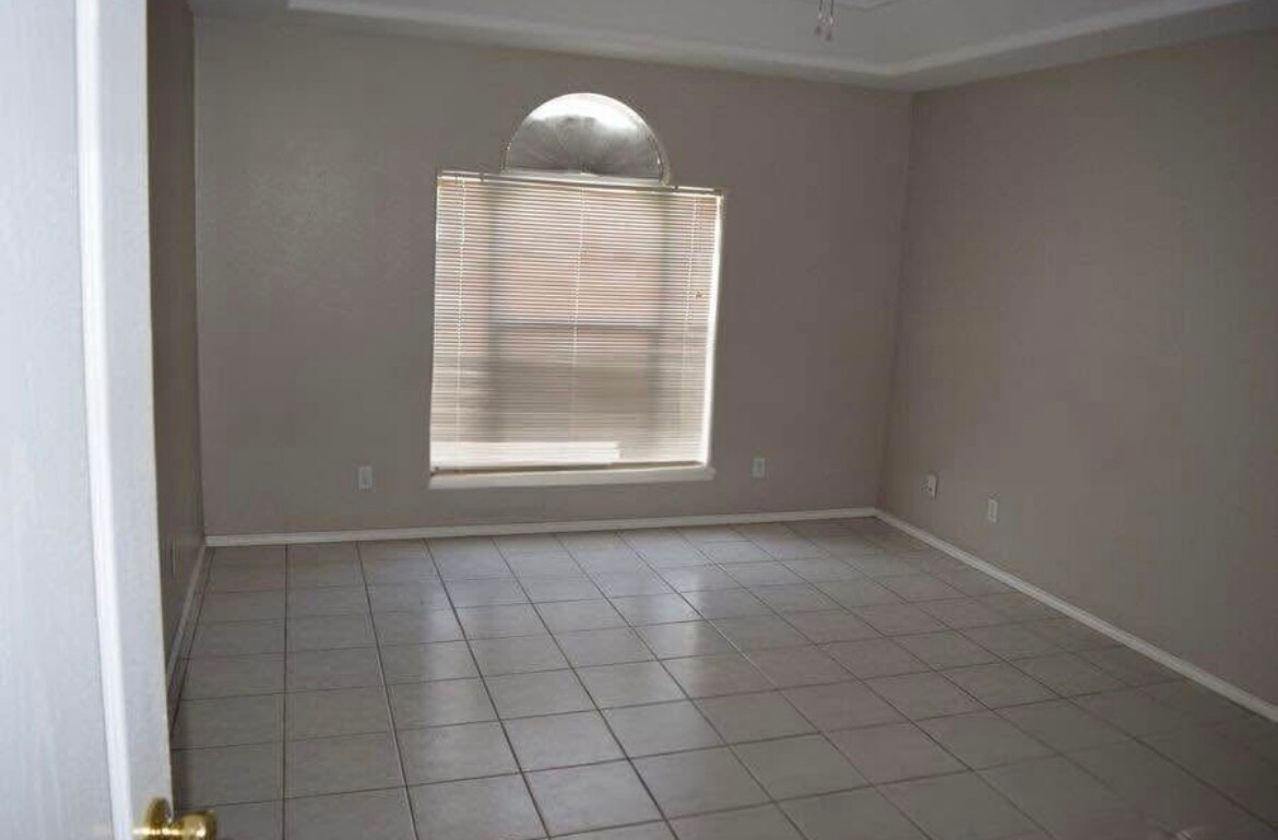 Building Photo - 2210 Peridot St