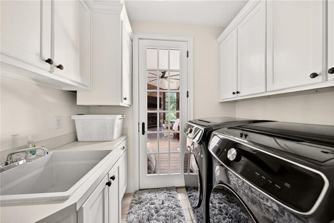 Building Photo - 3669 Cochise Dr SE