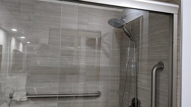 Building Photo - 15509 N Miami Lakeway