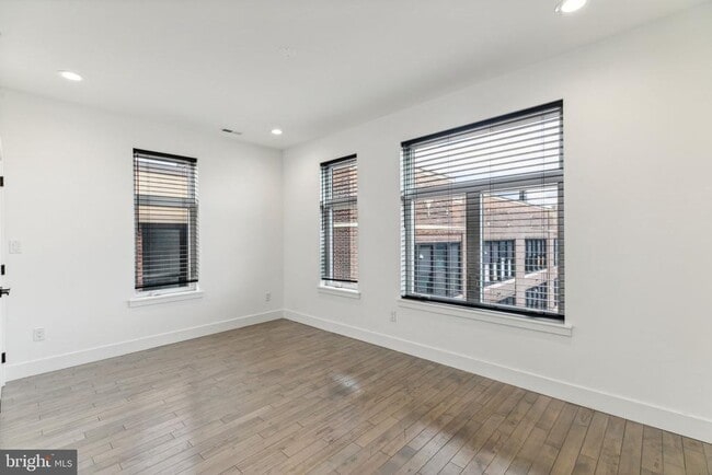 Building Photo - 2835 Edgemont St