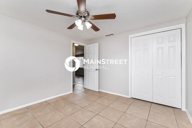 Building Photo - 4 Bedroom Pet-Friendly Home in HOLIDAY, FL with Main Street Renewal