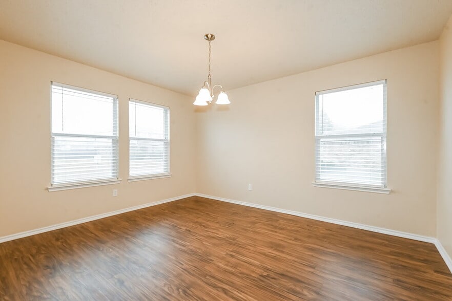 Building Photo - 604 Snowy Orchid Dr